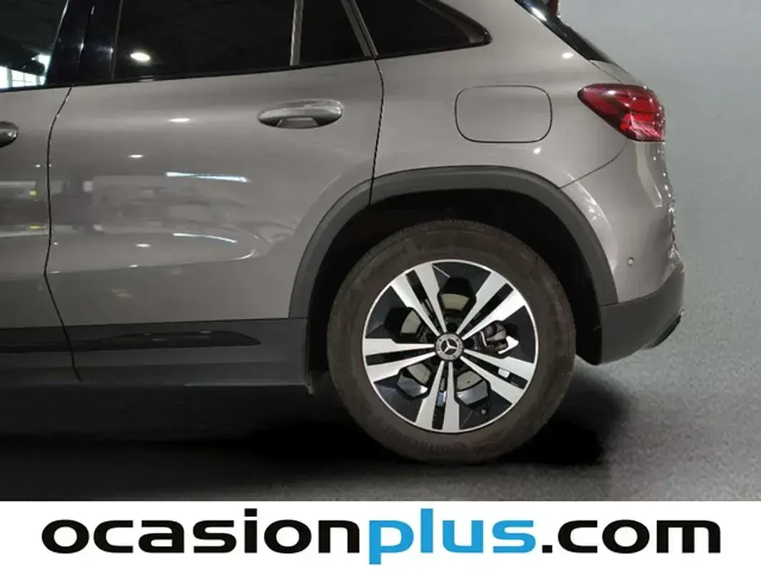 Usado Mercedes GLA200 163 CV (119 kW) 2024 Gris SUV