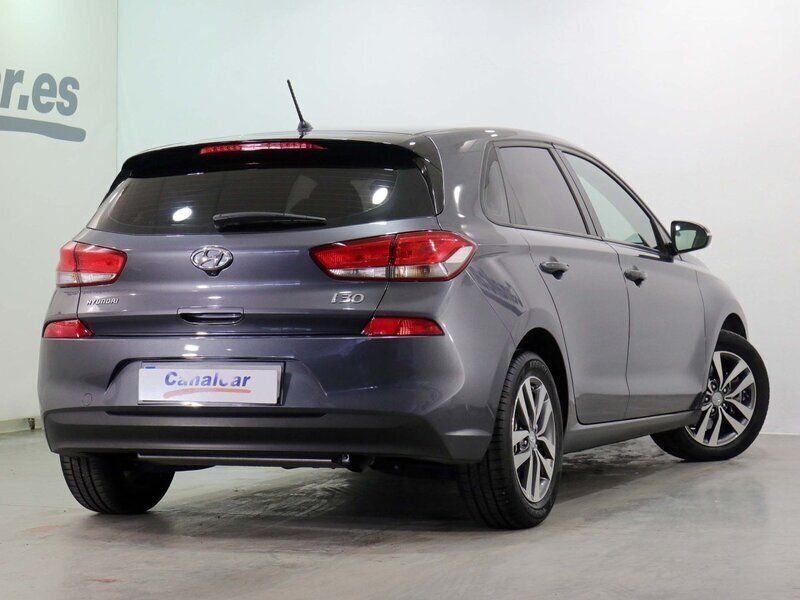 Usado Hyundai i30 110 CV (80 kW) 2018 Gris