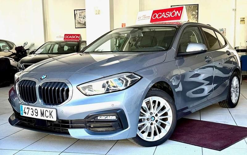 Usado BMW 118 Sport Line 136 CV (100 kW) 2022 Gris Utilitario
