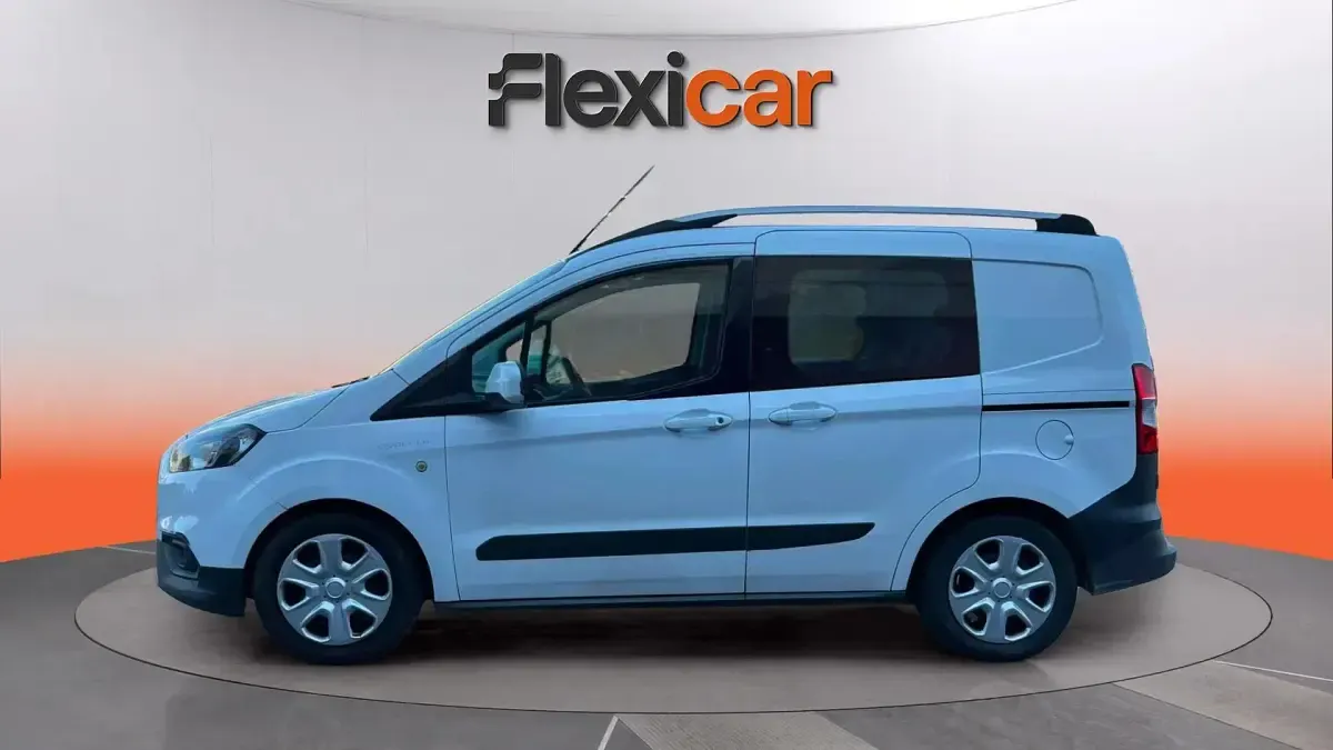 Usado Ford Tourneo Courier Ambiente 75 CV (55 kW) 2019 Blanco Monovolumen