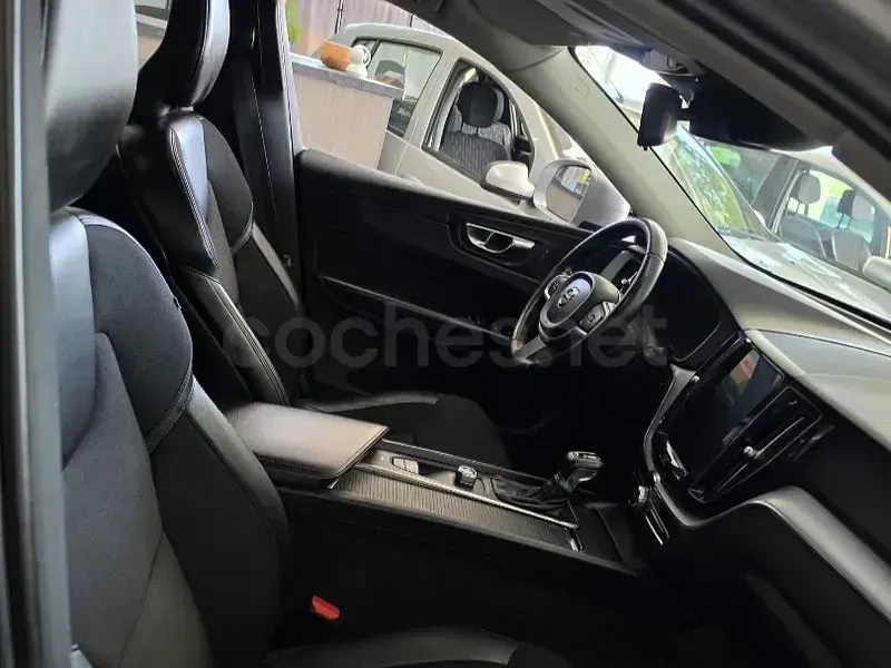 Usado Volvo XC60 Momentum 197 CV (144 kW) 2019 Gris / plata SUV