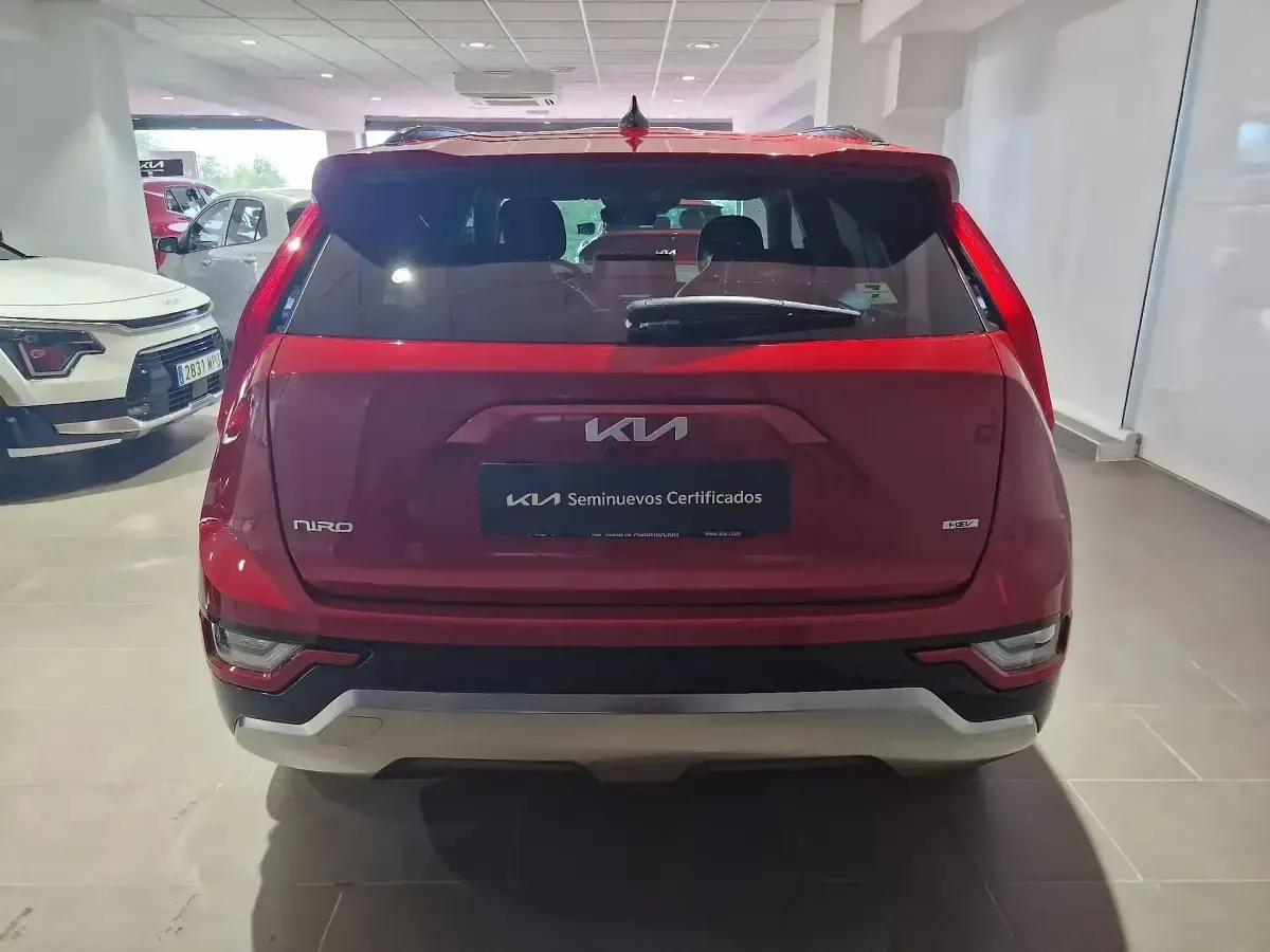 Usado Kia Niro 183 CV (134 kW) 2022 Rojo SUV