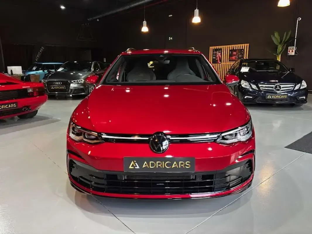 Usado VW Golf VIII R-line 150 CV (110 kW) 2023 Rojo Familiar