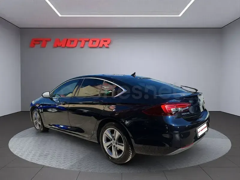 Usado Opel Insignia 136 CV (100 kW) 2019 Negro Berlina