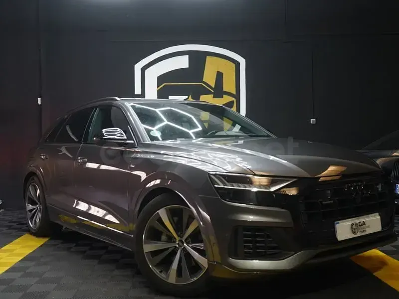 Usado Audi Q8 Premium 340 CV (250 kW) 2022 Gris / plata SUV