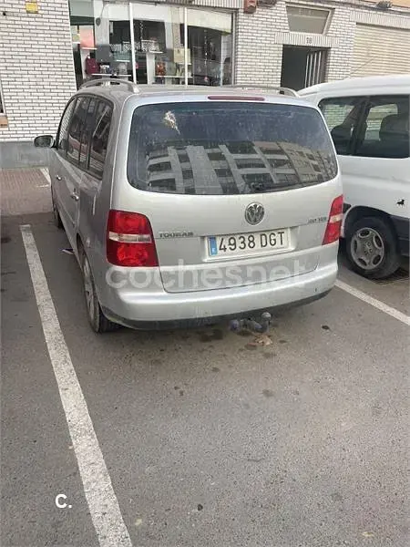Usado VW Touran Trendline 140 CV (102 kW) 2005 Gris / plata Monovolumen