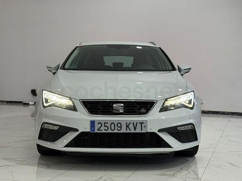 Usado Seat Leon FR 150 CV (110 kW) 2019 Blanco Familiar