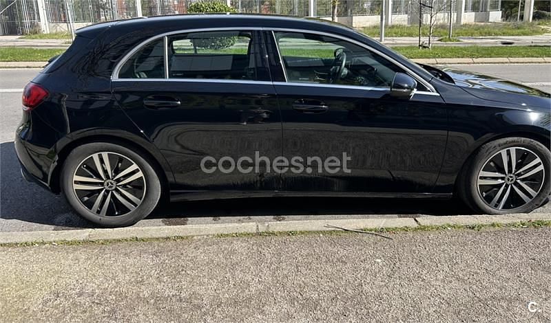Usado Mercedes A180 116 CV (85 kW) 2022 Negro Berlina
