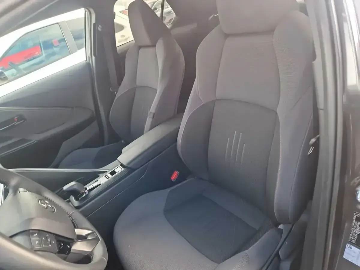 Usado Toyota C-HR Advance 140 HP (102 kW) 2025 Cinzento SUV