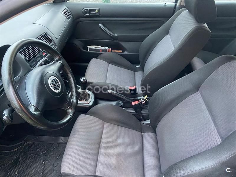 Usado VW Golf IV 110 CV (80 kW) 2002 Gris / plata Berlina