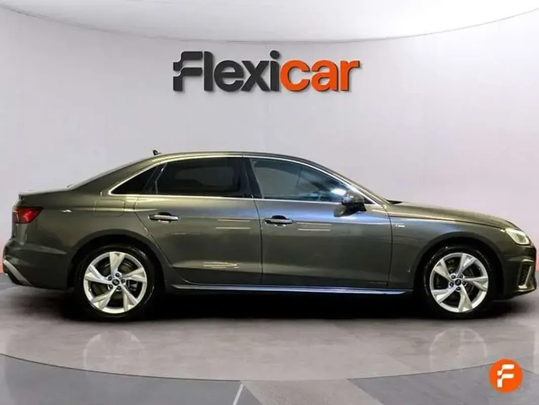 Begagnad Audi A4 S-Line 163 HK (119 kW) 2023 Grå Sedan