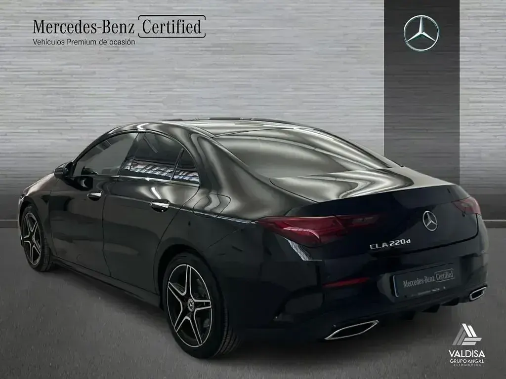 Usado Mercedes CLA220 AMG line 190 CV (139 kW) 2025 Negro Berlina