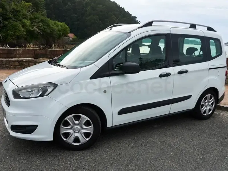 Usado Ford Tourneo Connect Trend 100 CV (73 kW) 2015 Blanco Monovolumen
