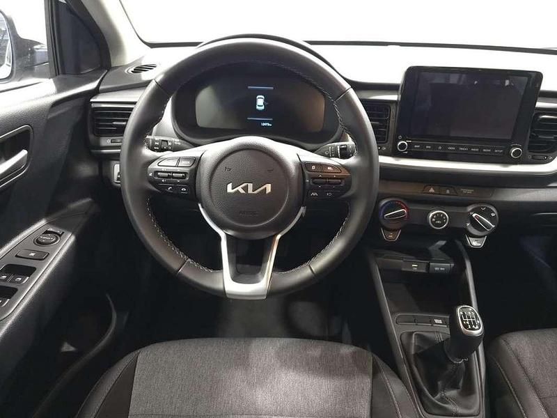 Usado Kia Stonic 101 CV (74 kW) 2024 Blanco SUV