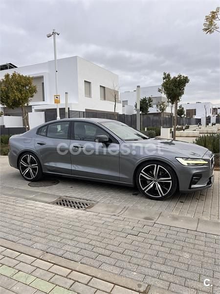 Gris / plata Usado 2019 Volvo S60 R-Design Berlina | 25.500 € (Precio justo) - Imagen 1/4
