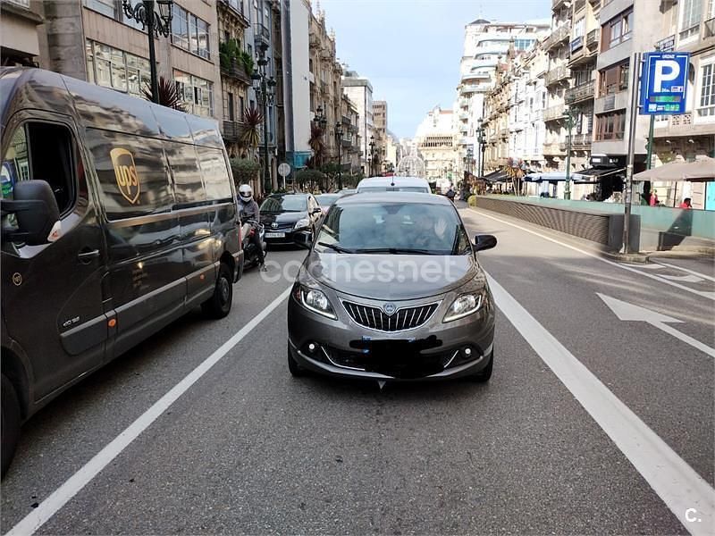 Gris / plata Usado 2024 Lancia Ypsilon Utilitario | 12.800 € (Super precio) - Imagen 1/1