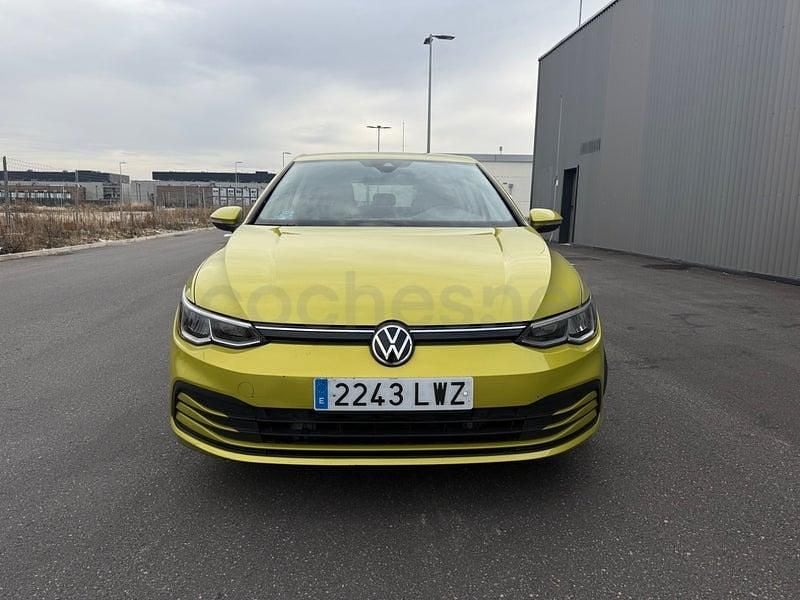 Usado VW Golf VIII 115 CV (84 kW) 2022 Amarillo Berlina