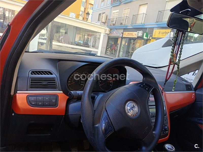 Usado Fiat Punto Classica 70 CV (51 kW) 2007 Naranja Utilitario