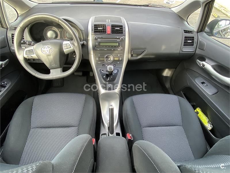 Usado Toyota Auris Luna 90 CV (66 kW) 2011 Negro Utilitario