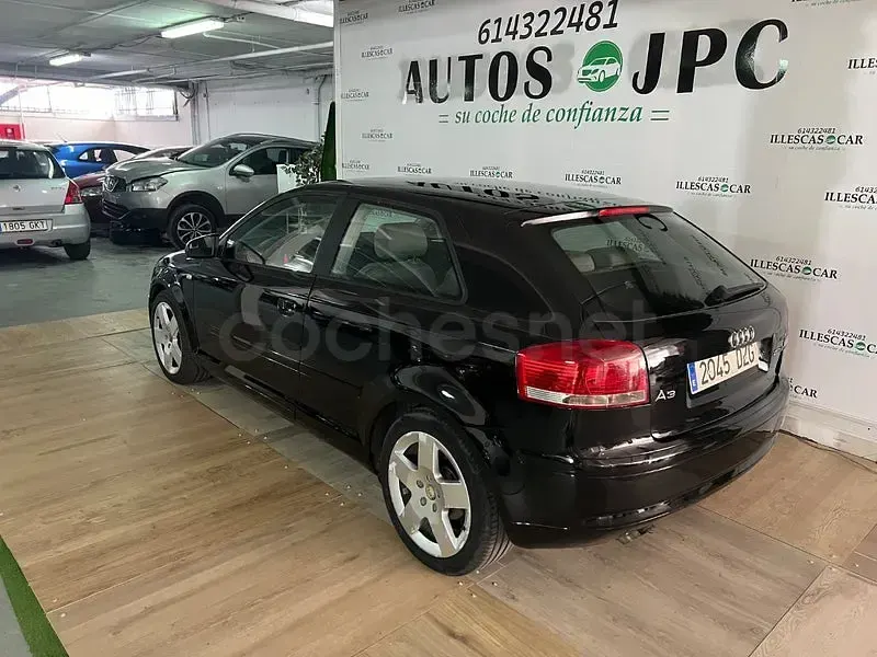 Usado Audi A3 Ambiente 140 CV (102 kW) 2006 Negro Utilitario