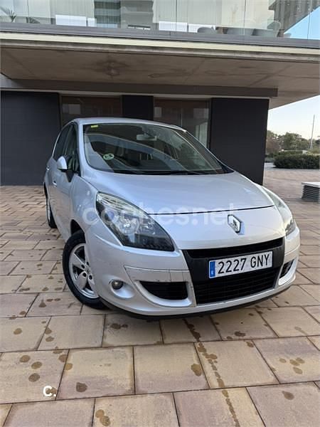 Usado Renault Scénic III Dynamique 105 CV (77 kW) 2009 Gris / plata Monovolumen