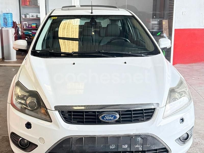 Blanco Usado 2008 Ford Focus Titanium Berlina | 4899 € (Precio justo) - Imagen 1/4