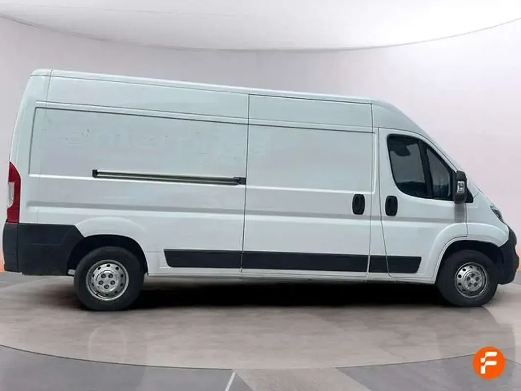 Usado Citroën Jumper 140 CV (102 kW) 2022 Blanco Monovolumen