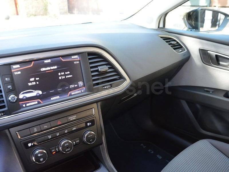 Usado Seat Leon Style 115 CV (84 kW) 2019 Blanco Familiar