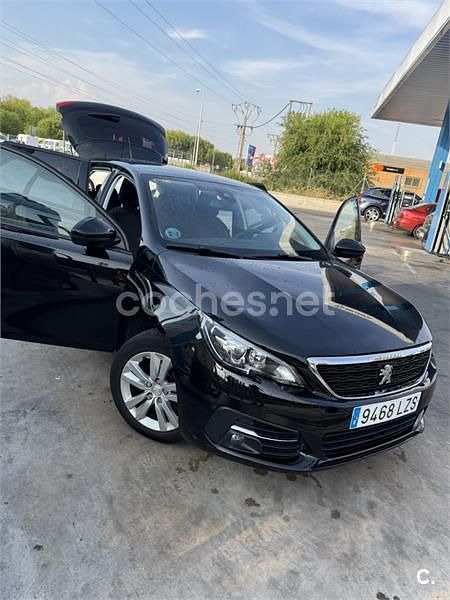 Usado Peugeot 308 SW Allure 130 CV (95 kW) 2018 Negro Familiar