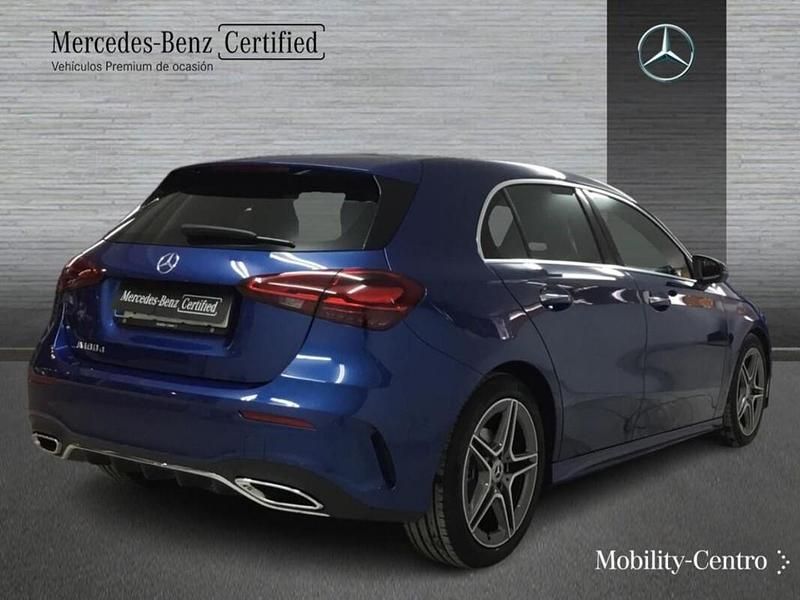 Usado Mercedes A180 AMG line 116 CV (85 kW) 2024 Azul espectra Utilitario