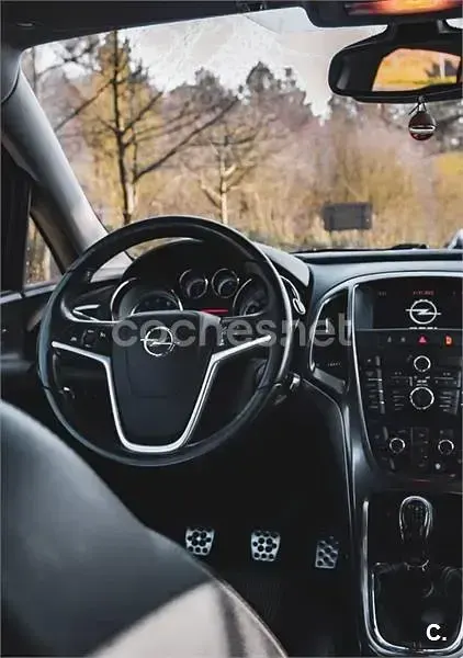 Usado Opel Astra Cosmo 140 CV (102 kW) 2010 Negro Berlina
