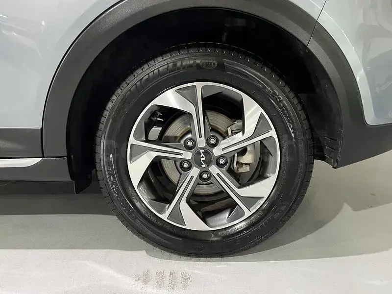 Usado Kia XCeed 140 CV (102 kW) 2025 Gris / plata SUV