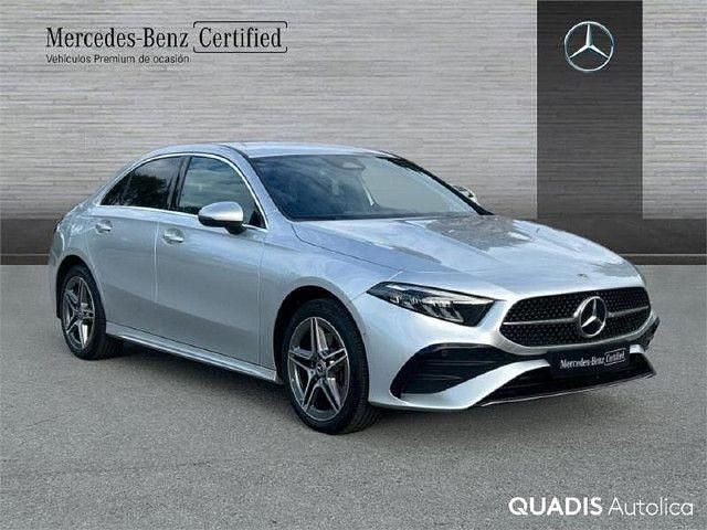 Usado Mercedes A250 AMG line 218 CV (160 kW) 2024 Plata iridio Berlina