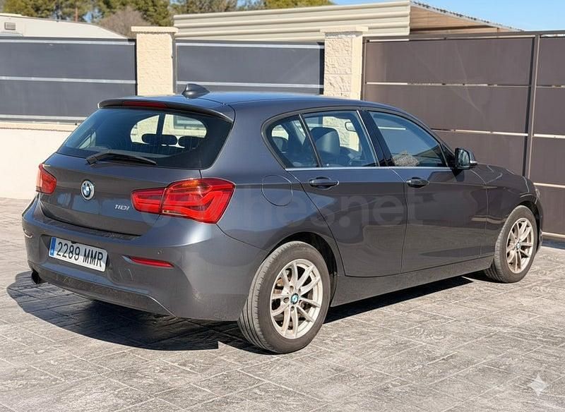 Usado BMW 118 Advantage 136 CV (100 kW) 2018 Gris / plata Utilitario