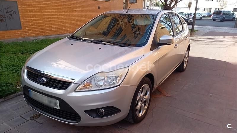Gris / plata Usado 2009 Ford Focus Trend Berlina | 3600 € (Buen precio) - Imagen 1/4