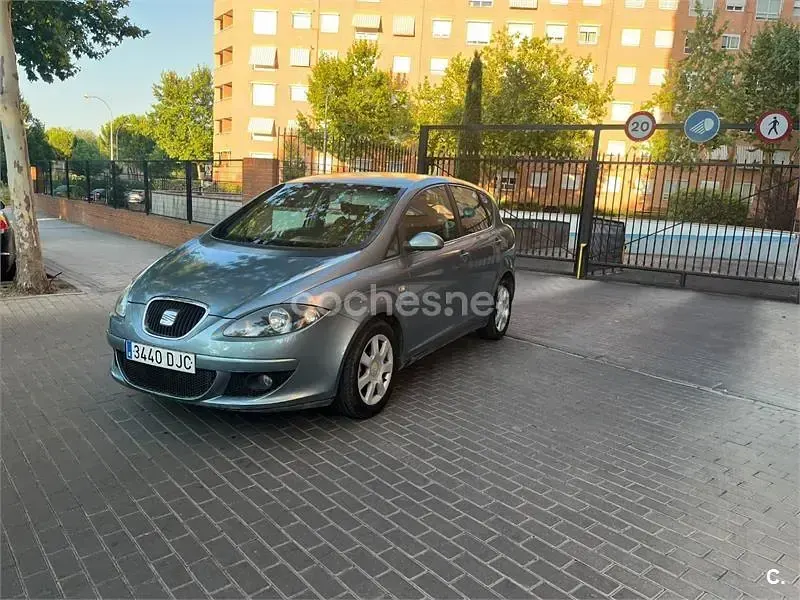 Usado Seat Toledo Stylance 105 CV (77 kW) 2005 Gris / plata Utilitario