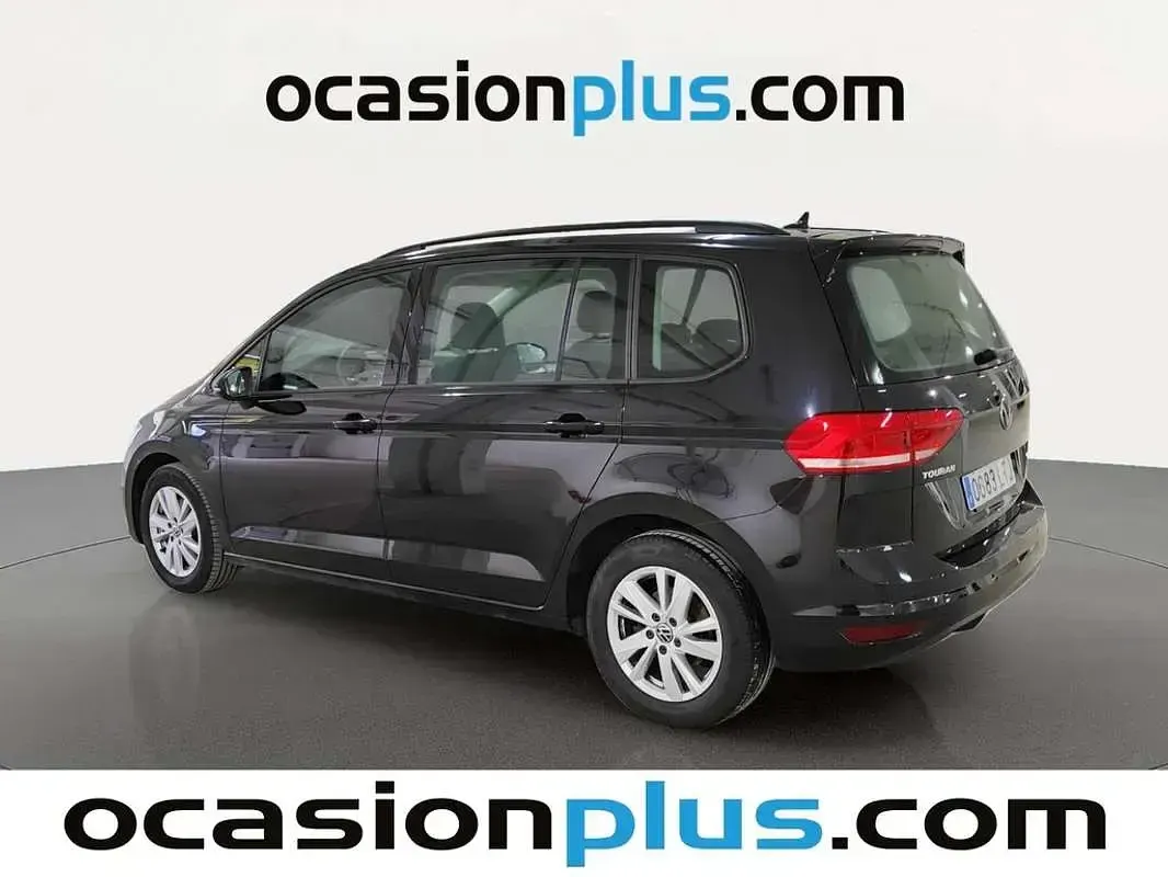 Usado VW Touran Business 122 CV (89 kW) 2021 Negro Monovolumen