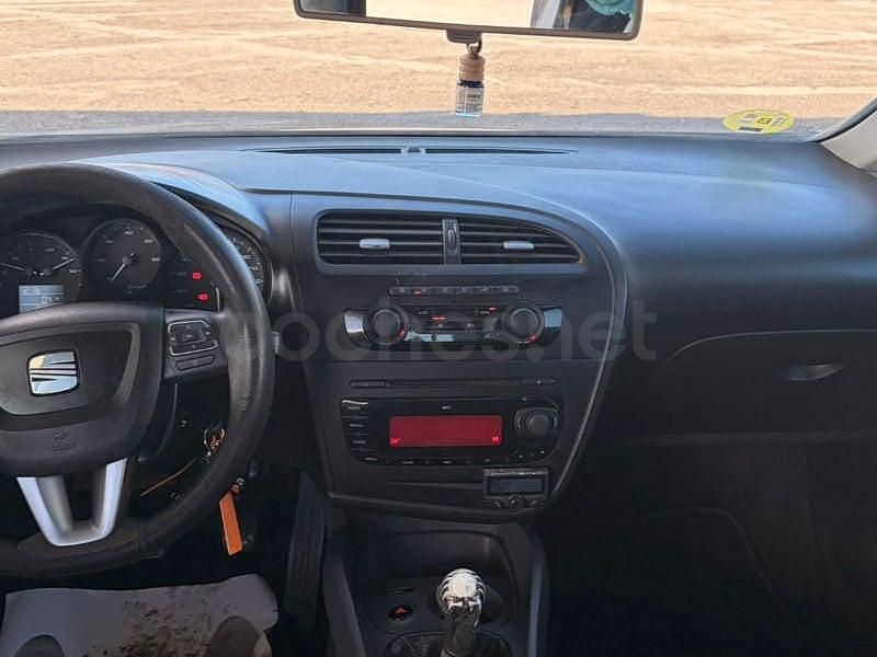 Usado Seat Leon 90 CV (66 kW) 2009 Gris / plata Utilitario