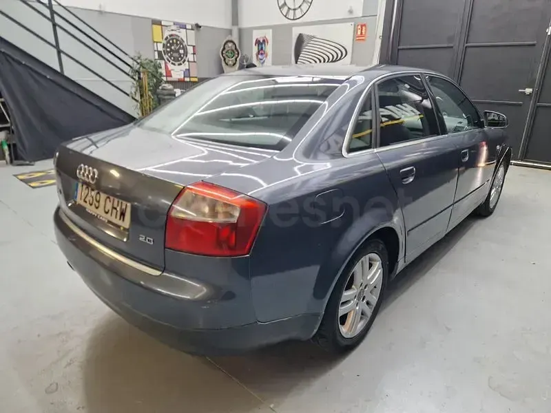 Usado Audi A4 130 CV (95 kW) 2003 Gris / plata Berlina