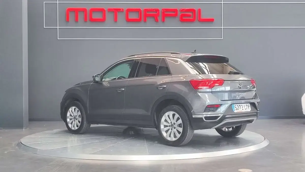 Usado VW T-Roc Advance 116 CV (85 kW) 2021 Gris SUV