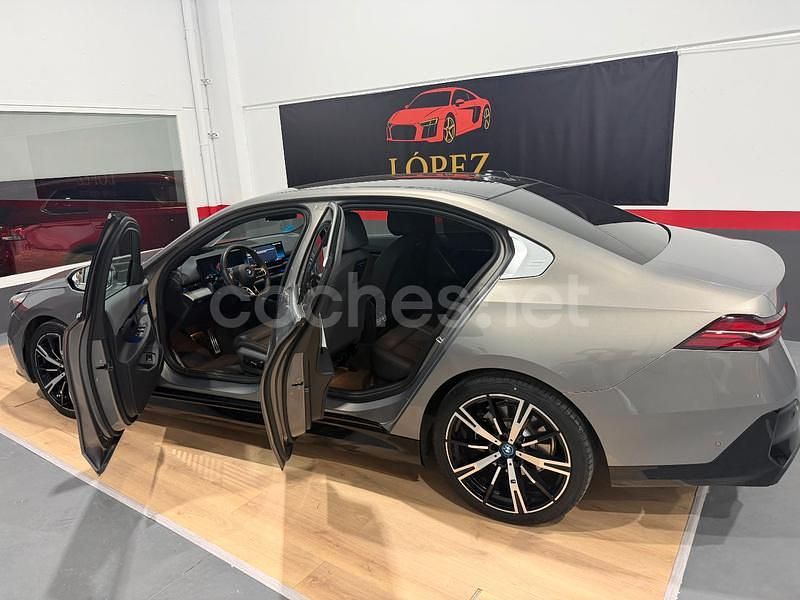 Beige Usado 2024 BMW 530e Berlina | 64.800 € - Imagen 1/4