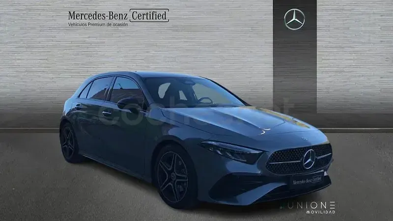 Usado Mercedes A180 116 CV (85 kW) 2025 Gris / plata Berlina