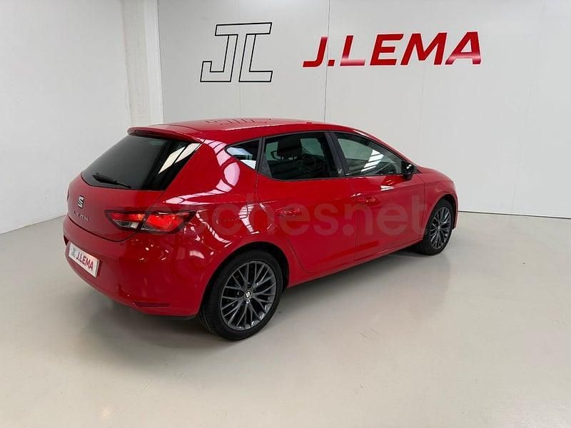 Usado Seat Leon CONNECT 110 CV (80 kW) 2015 Granate Berlina