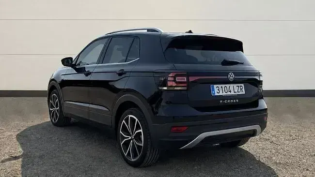 Usado VW T-Cross Sportline 110 CV (80 kW) 2022 Negro SUV