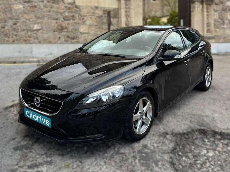 Begagnad Volvo V40 Momentum 120 HK (88 kW) 2015 Svart Halvkombi