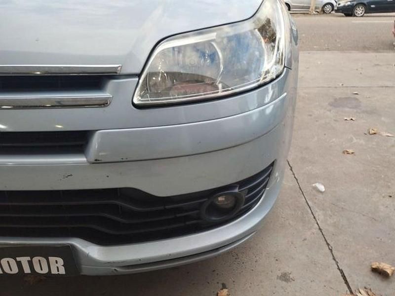 Usado Citroën C4 VTR Sport 110 CV (80 kW) 2005 Gris / plata Berlina