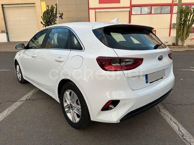 Usado Kia Ceed 100 CV (73 kW) 2021 Blanco Utilitario