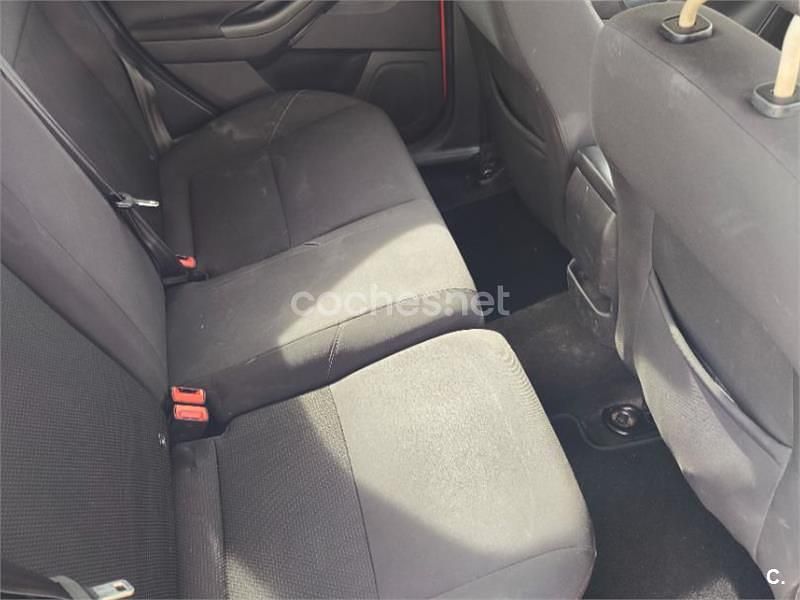 Usado Ford Focus Trend 125 CV (91 kW) 2015 Rojo Familiar