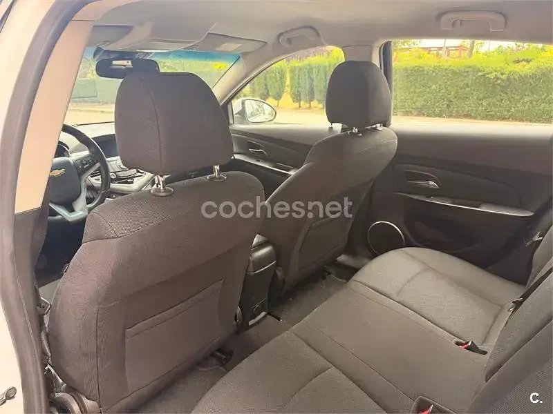 Usado Chevrolet Cruze LTZ 141 CV (103 kW) 2011 Blanco Berlina