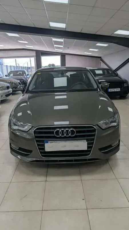 Usado Audi A3 Ambiente 122 CV (89 kW) 2013 Negro Utilitario